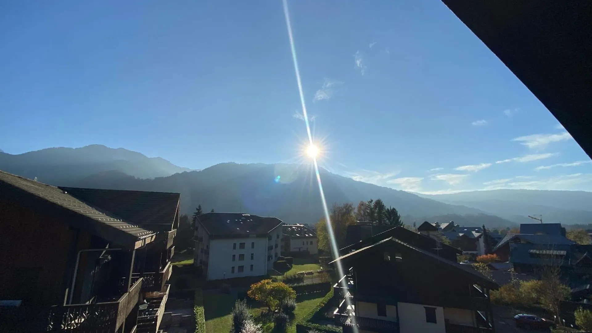 Grand T3 Lumineux Avec Balcon, Parking & Casier Skis En Centre-Ville De Samoens - Fr-1-624-22