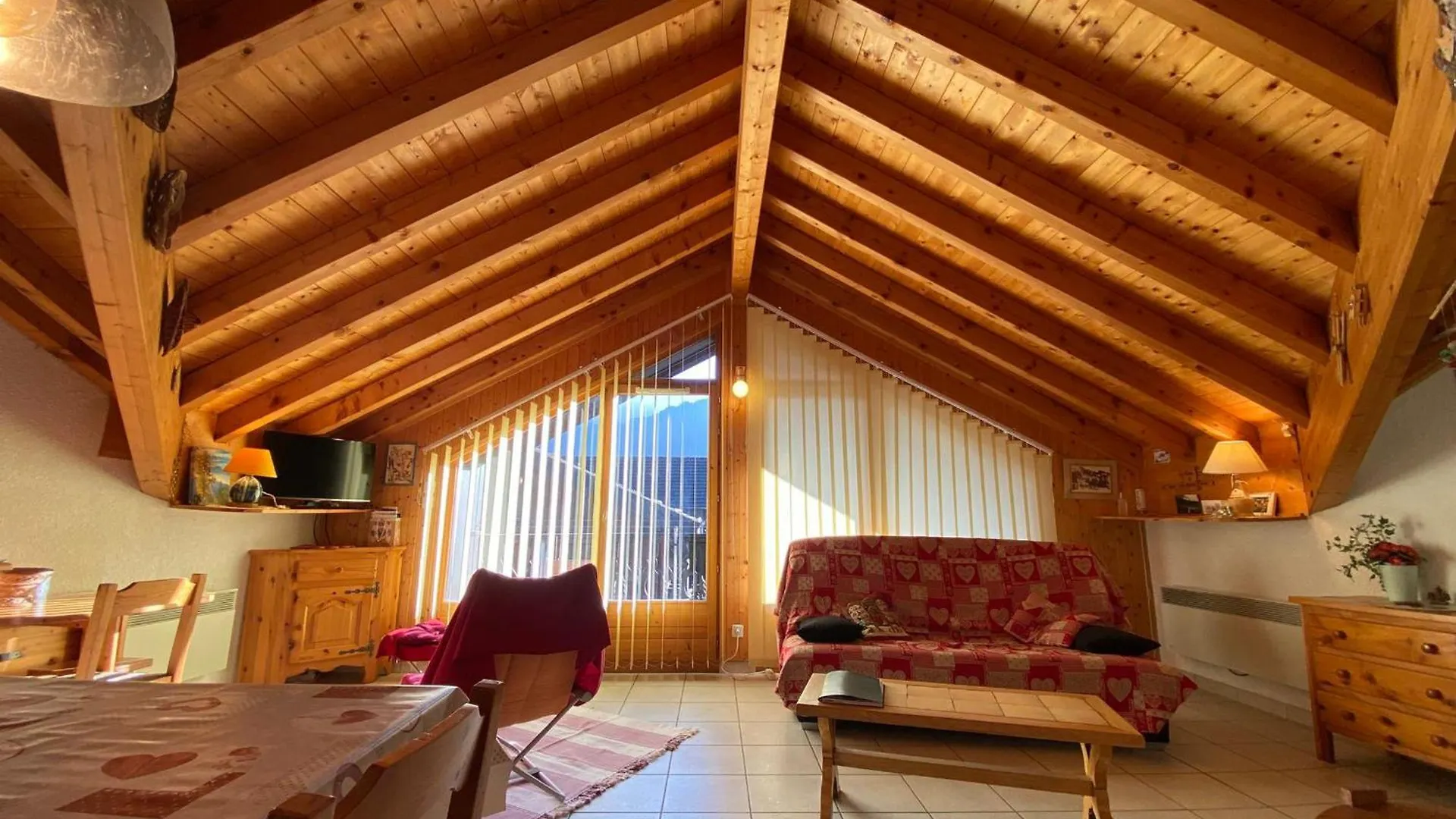 Grand T3 Lumineux Avec Balcon, Parking & Casier Skis En Centre-Ville De Samoens - Fr-1-624-22 0*,  France